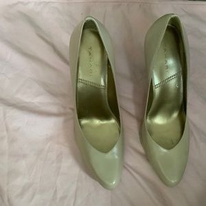 TAHARI Women Shoes